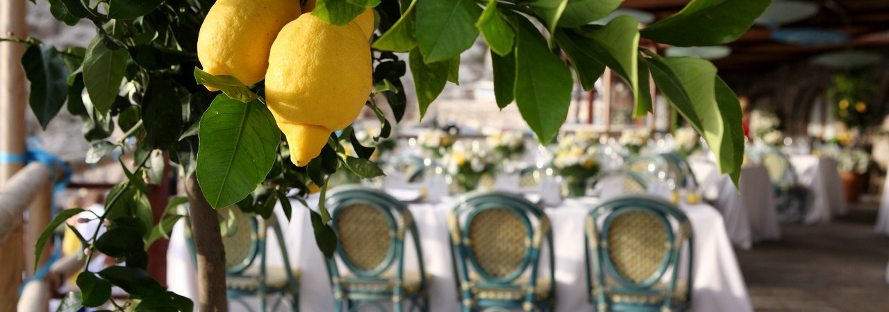 A Terrace on the sea. A glamour wedding in Capri