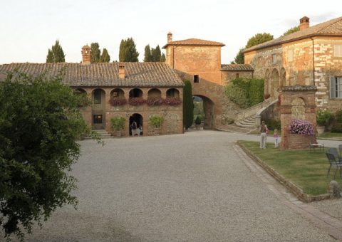 L’intimità di un borgo medievale nelle colline del Chianti, Tuscany